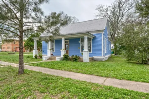 501 Burleson Street Smithville TX 78957
