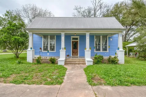 501 Burleson Street Smithville TX 78957