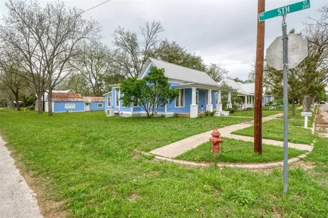 501 Burleson Street Smithville TX 78957