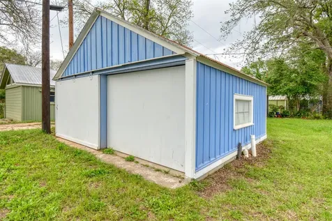 501 Burleson Street Smithville TX 78957