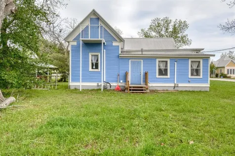 501 Burleson Street Smithville TX 78957