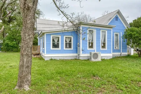 501 Burleson Street Smithville TX 78957