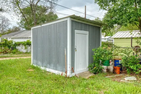 501 Burleson Street Smithville TX 78957