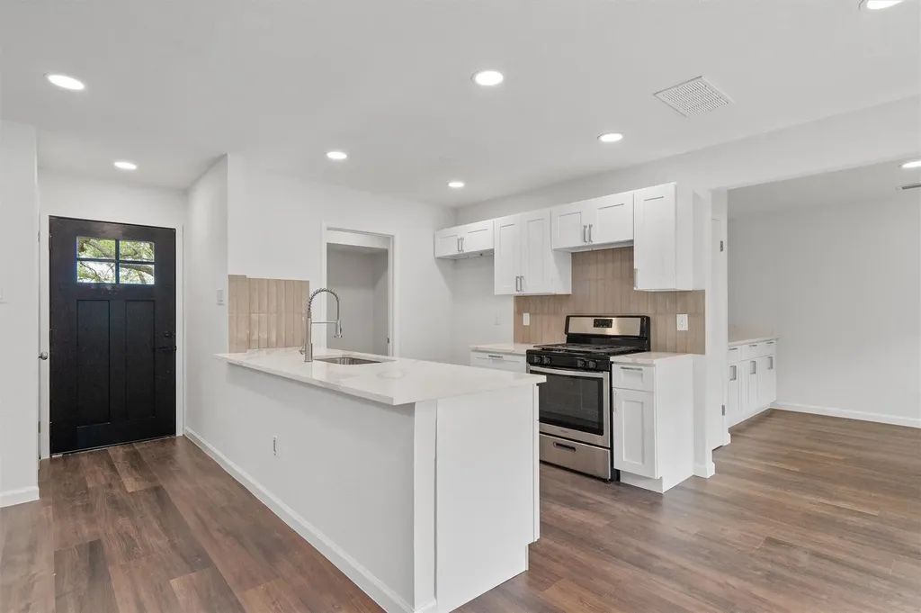 710 Ruby Isle Drive Leander TX 78641
