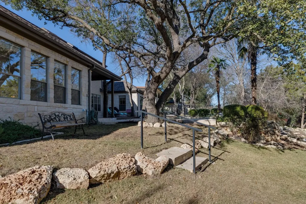 132 Lakeway Drive Lakeway TX 78734