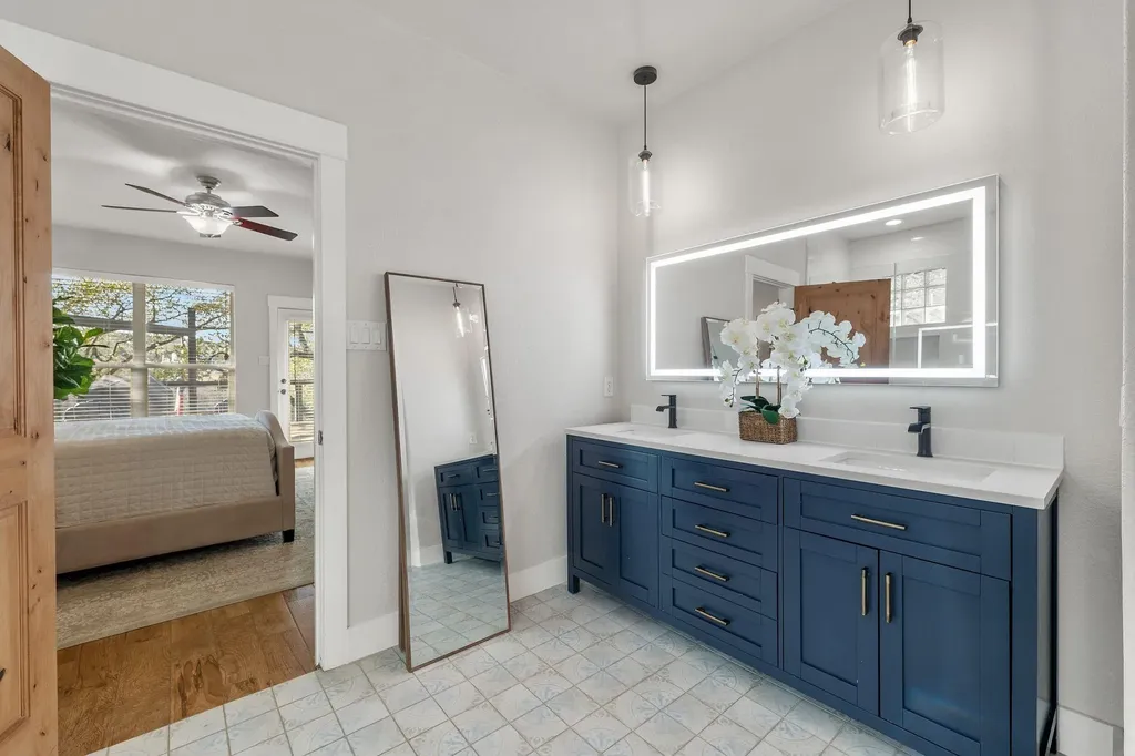 22008 Briarcliff Drive Spicewood TX 78669