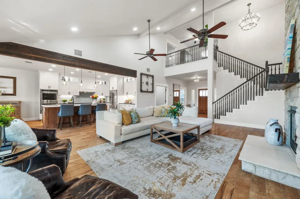 22008 Briarcliff Drive Spicewood TX 78669