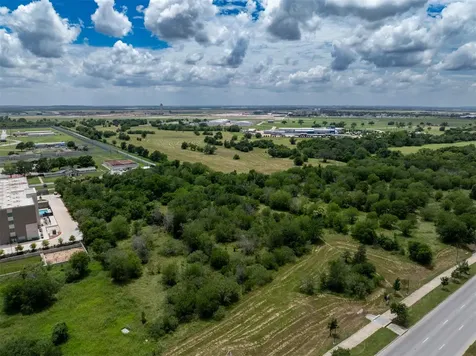 3080 Highway 71 E Del Valle TX 78617