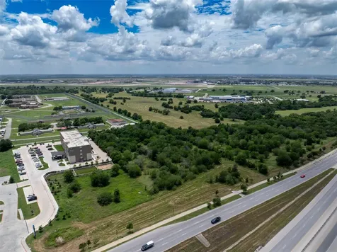 3080 Highway 71 E Del Valle TX 78617