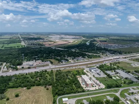 3080 Highway 71 E Del Valle TX 78617