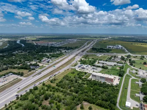 3080 Highway 71 E Del Valle TX 78617