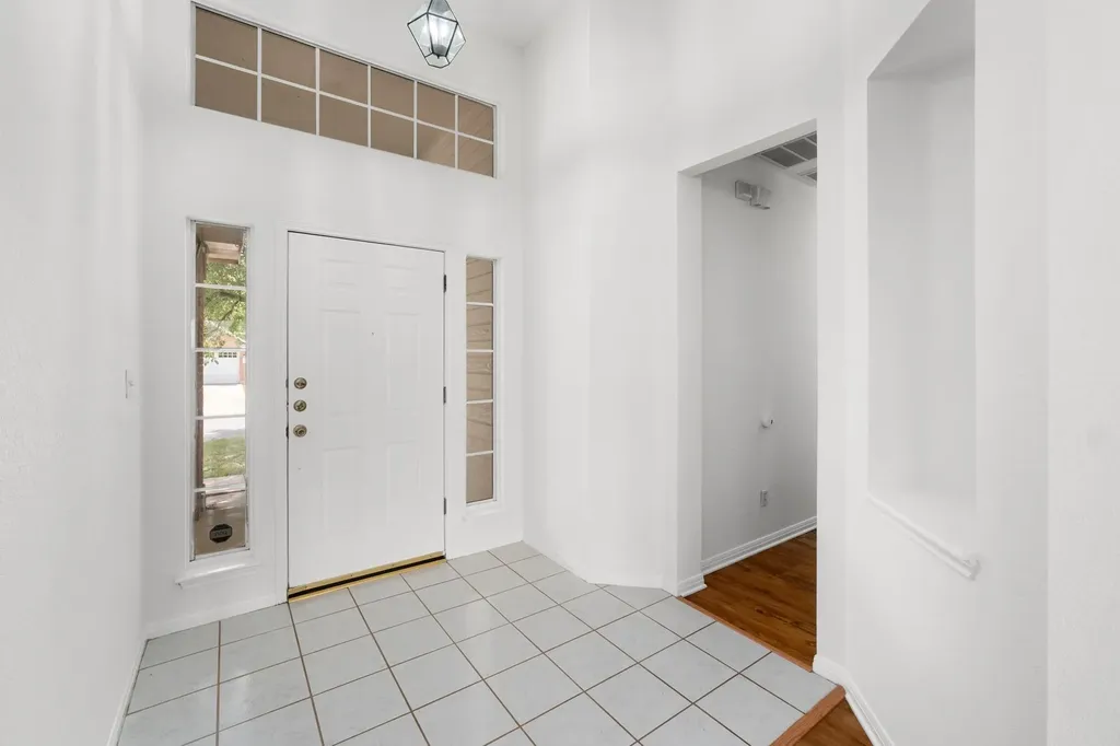 1105 Woodview Drive Leander TX 78641