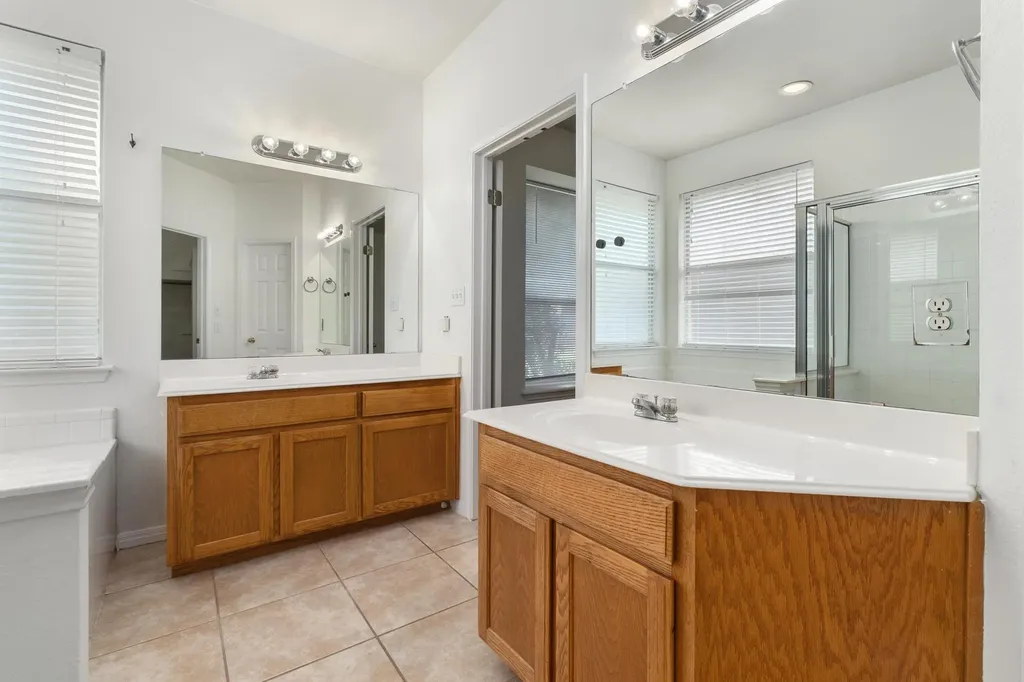 1105 Woodview Drive Leander TX 78641