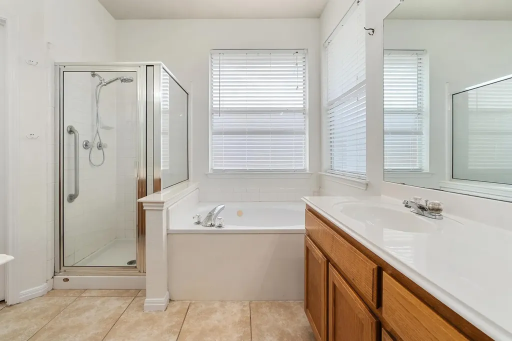 1105 Woodview Drive Leander TX 78641