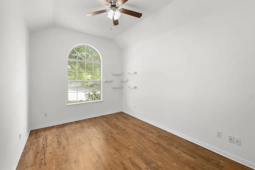 1105 Woodview Drive Leander TX 78641