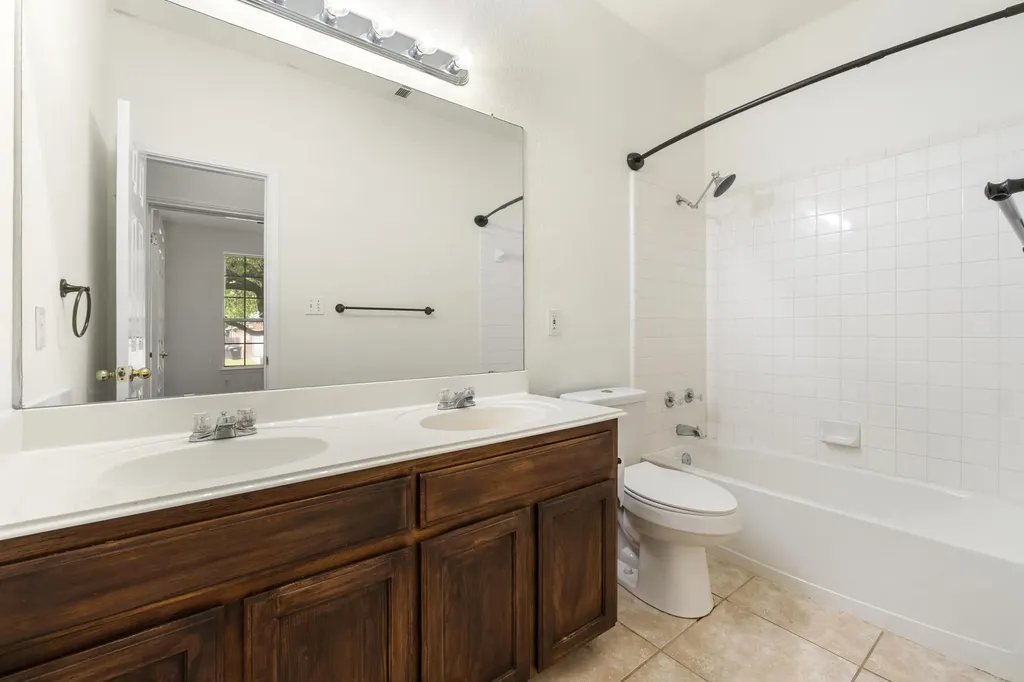 1105 Woodview Drive Leander TX 78641