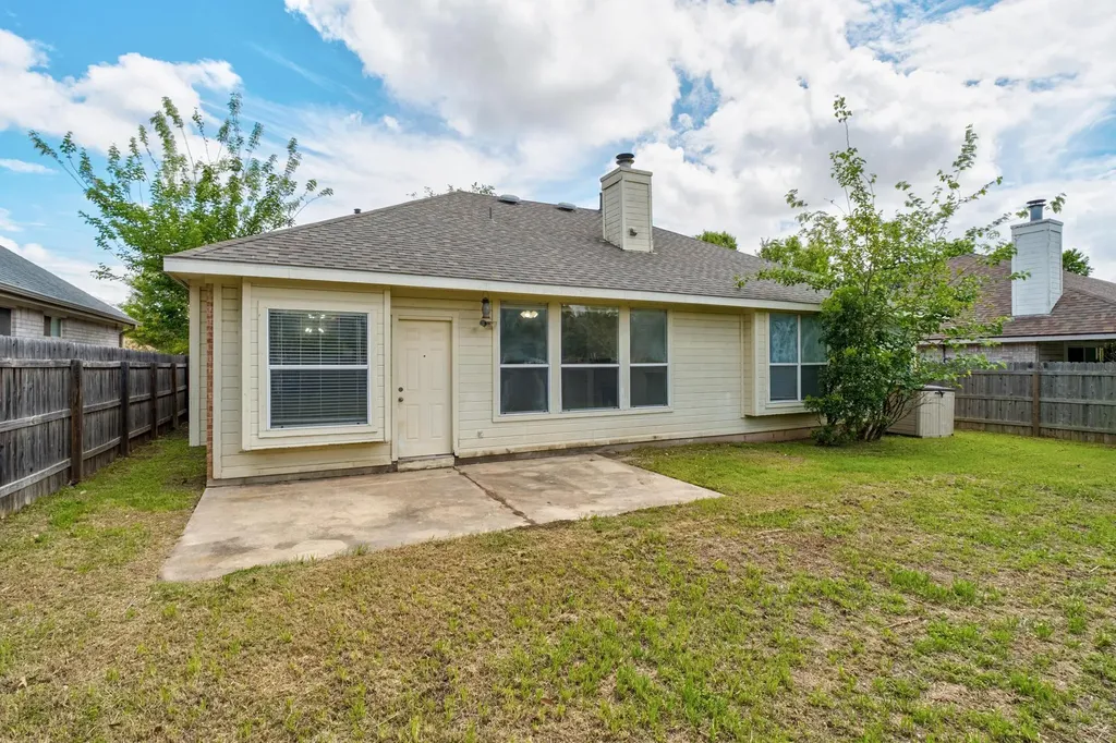 1105 Woodview Drive Leander TX 78641