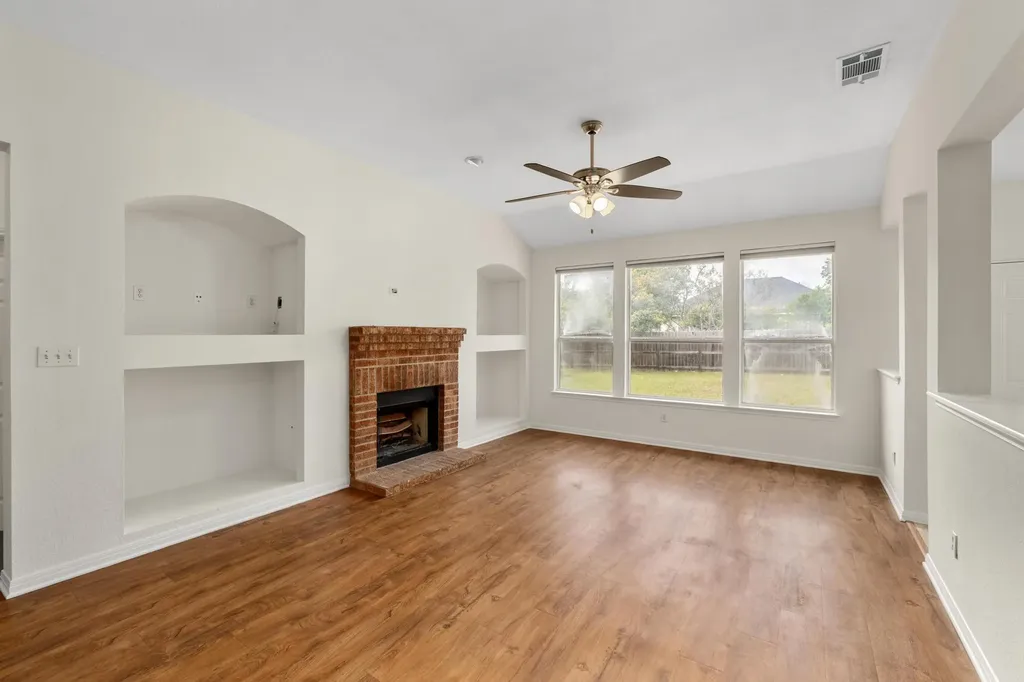 1105 Woodview Drive Leander TX 78641