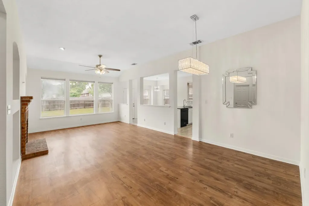1105 Woodview Drive Leander TX 78641