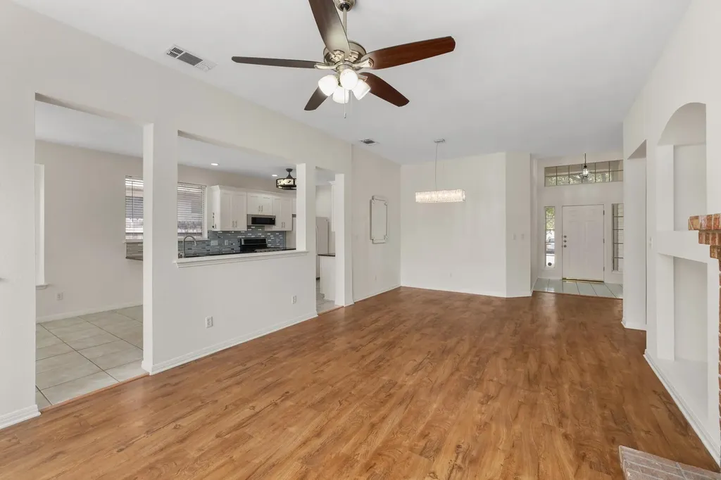 1105 Woodview Drive Leander TX 78641