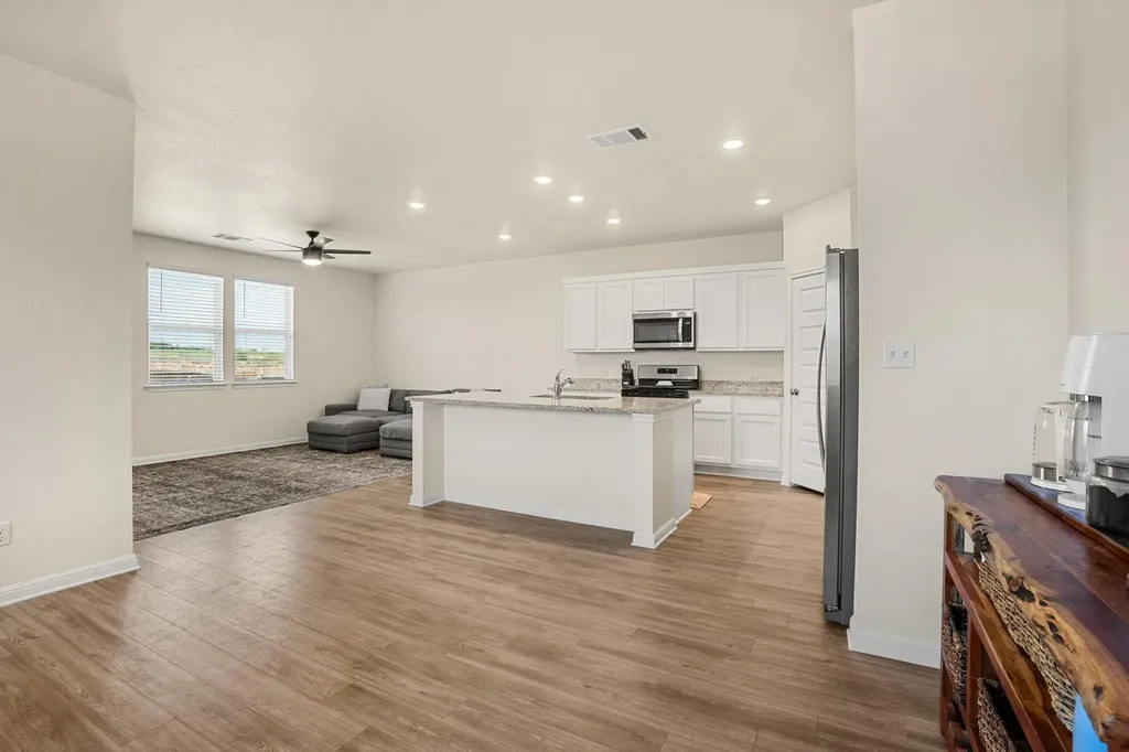 148 Hidalgo Lane Elgin TX 78621