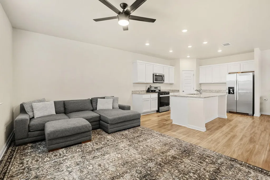 148 Hidalgo Lane Elgin TX 78621