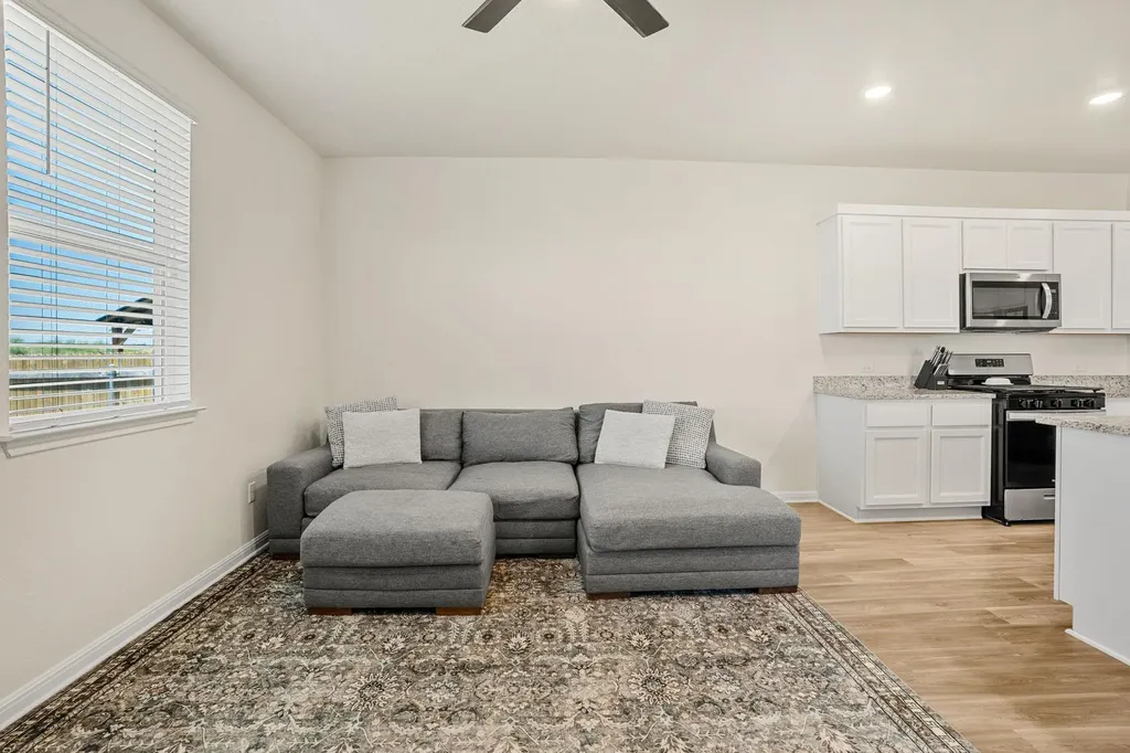 148 Hidalgo Lane Elgin TX 78621