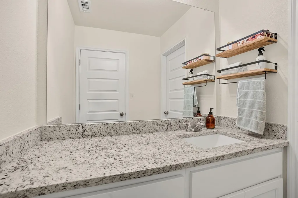 148 Hidalgo Lane Elgin TX 78621