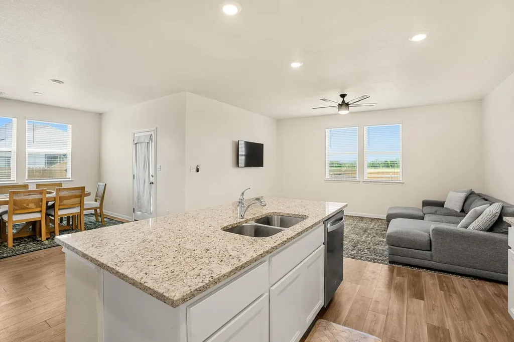 148 Hidalgo Lane Elgin TX 78621
