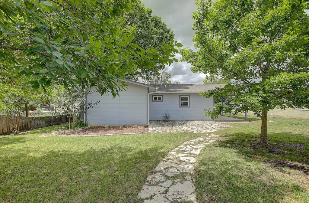 1307 Vine Street Georgetown TX 78626