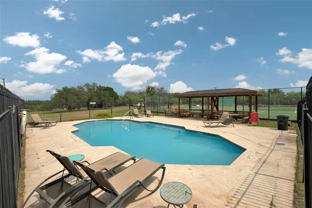 329 Kendall Drive Spicewood TX 78669