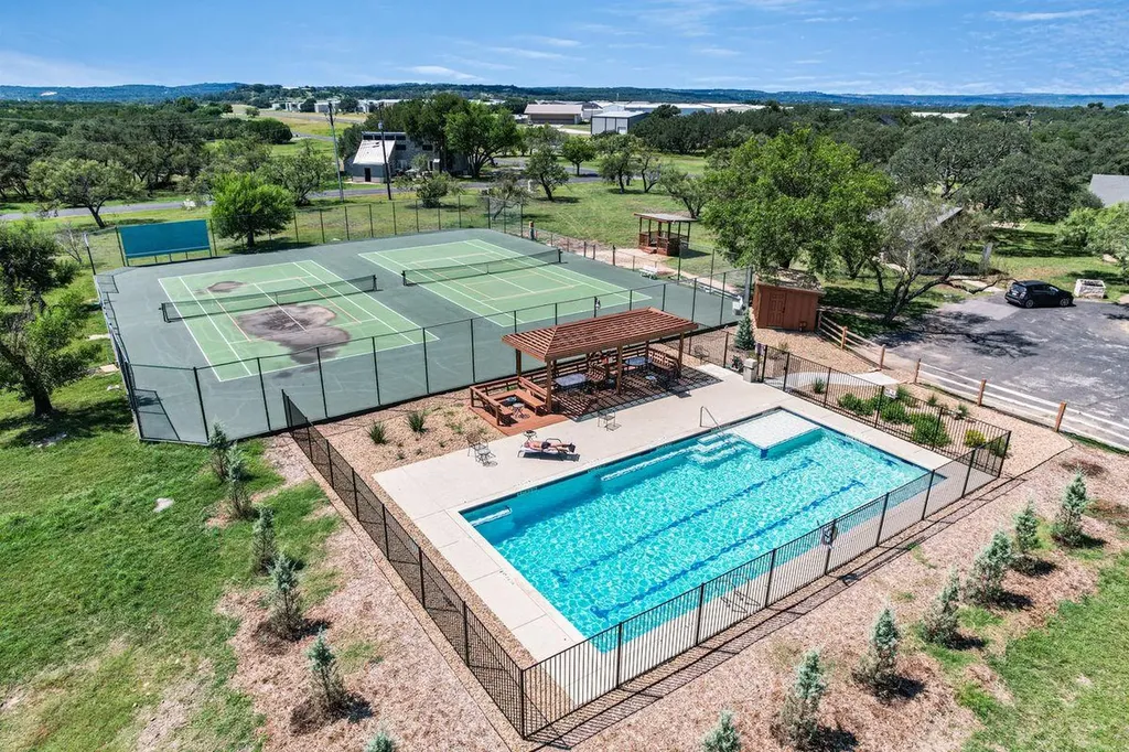 329 Kendall Drive Spicewood TX 78669
