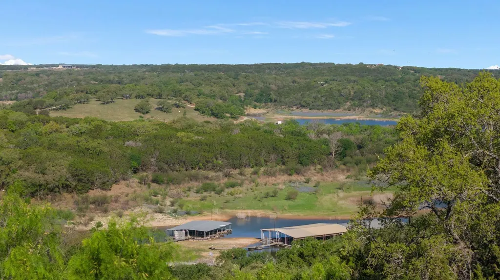 329 Kendall Drive Spicewood TX 78669