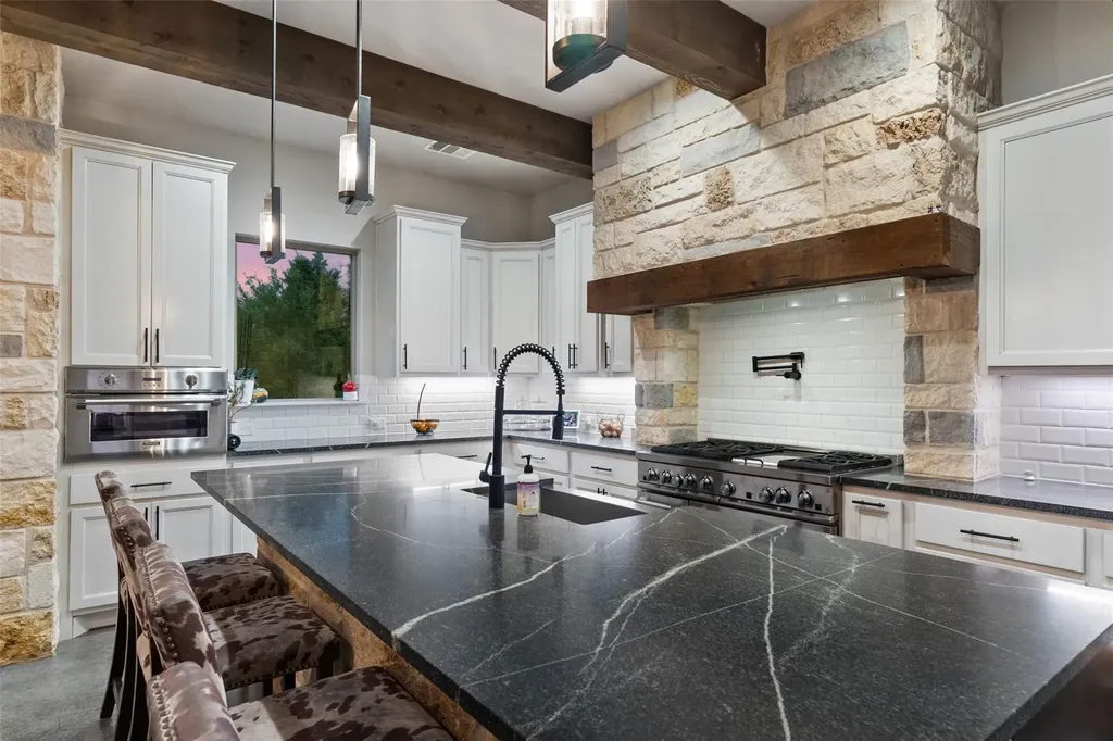 3830 Outback Trail Spicewood TX 78669