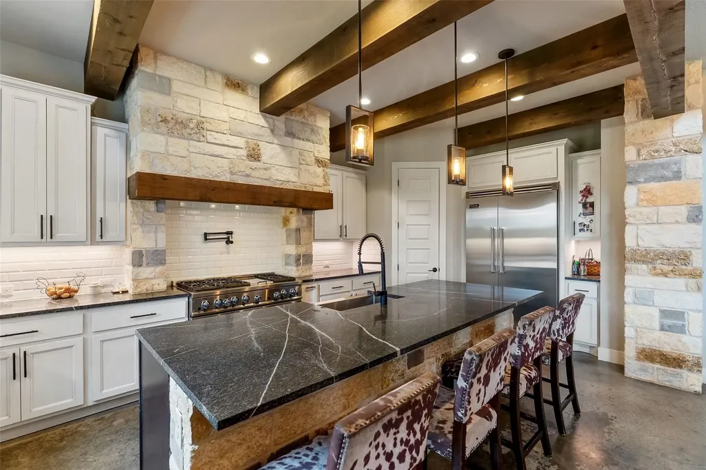 3830 Outback Trail Spicewood TX 78669