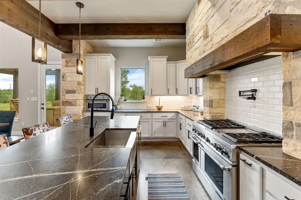 3830 Outback Trail Spicewood TX 78669