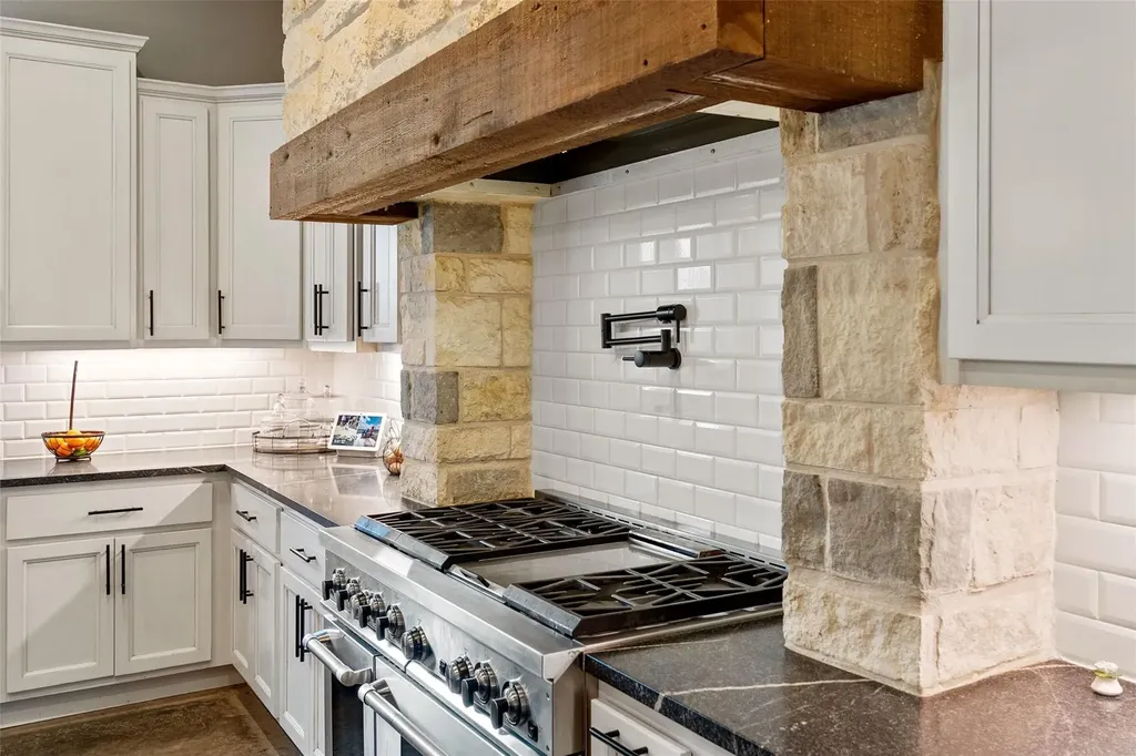 3830 Outback Trail Spicewood TX 78669