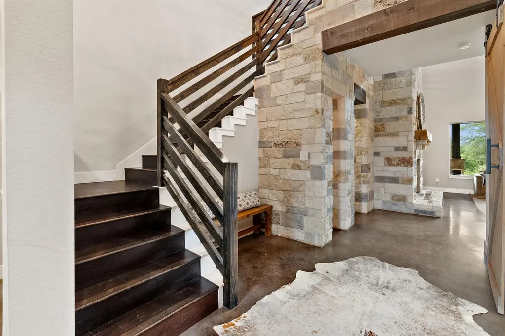 3830 Outback Trail Spicewood TX 78669