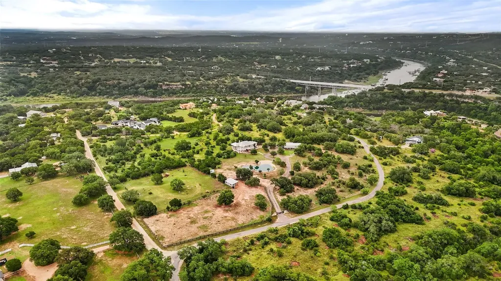 3830 Outback Trail Spicewood TX 78669