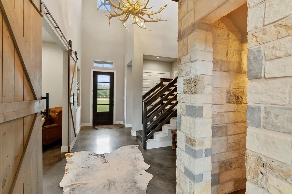 3830 Outback Trail Spicewood TX 78669