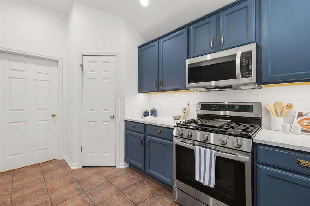 6706 Debcoe Drive Austin TX 78749