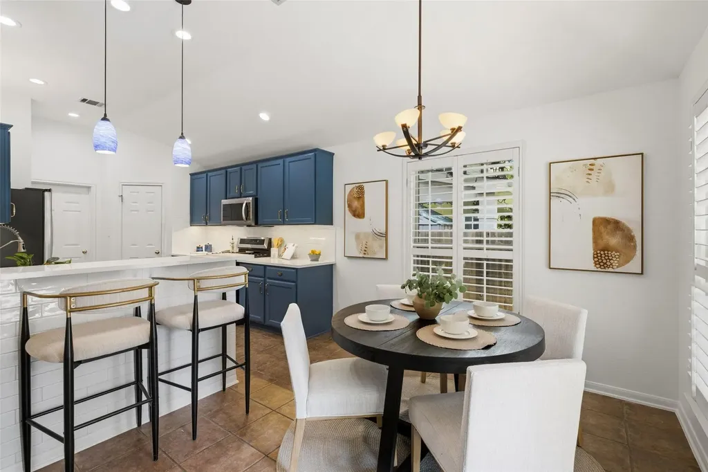 6706 Debcoe Drive Austin TX 78749