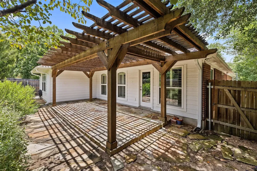 6706 Debcoe Drive Austin TX 78749