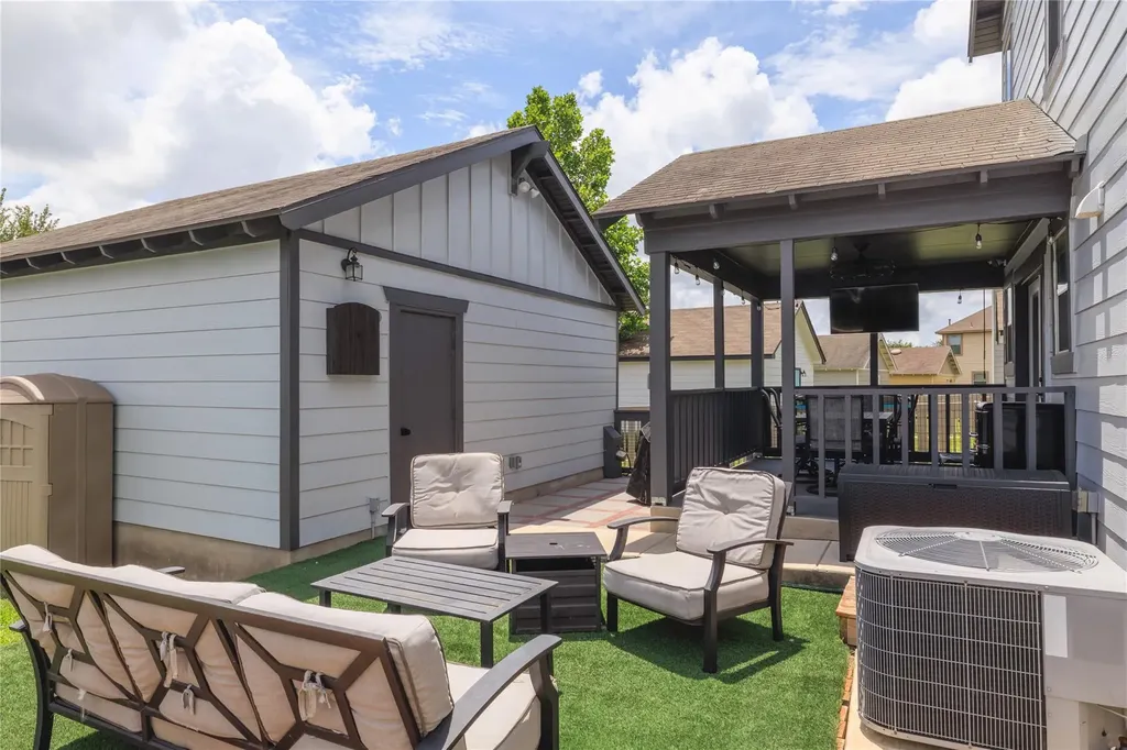2158 Herzog Kyle TX 78640