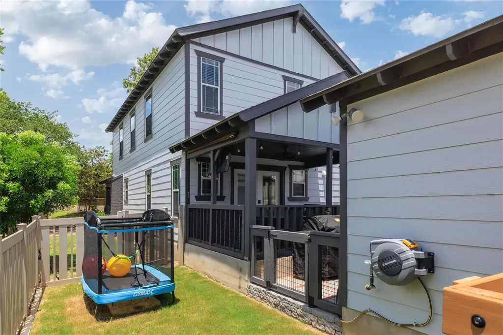 2158 Herzog Kyle TX 78640