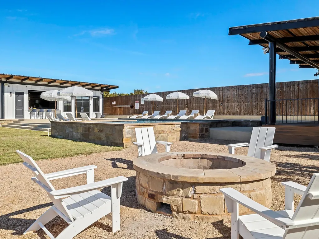 1293 Harmon Hills Road Dripping Springs TX 78620