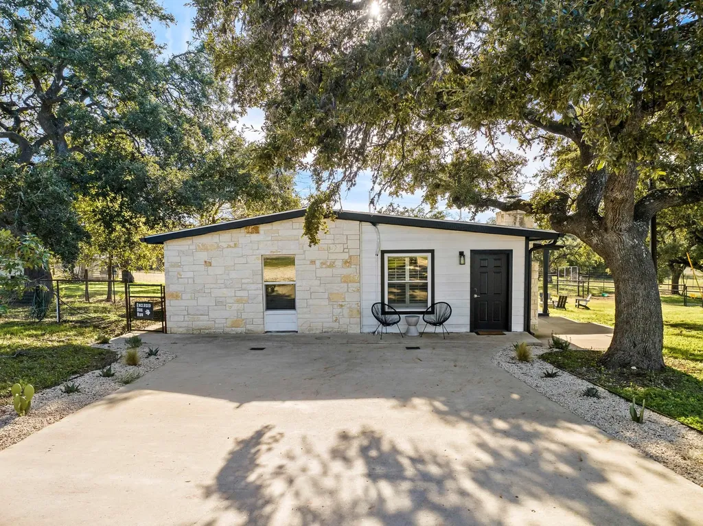 1293 Harmon Hills Road Dripping Springs TX 78620
