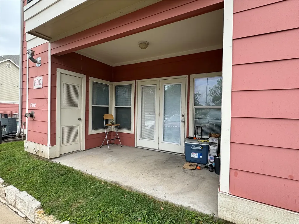 1901 Crossing Place Austin TX 78741