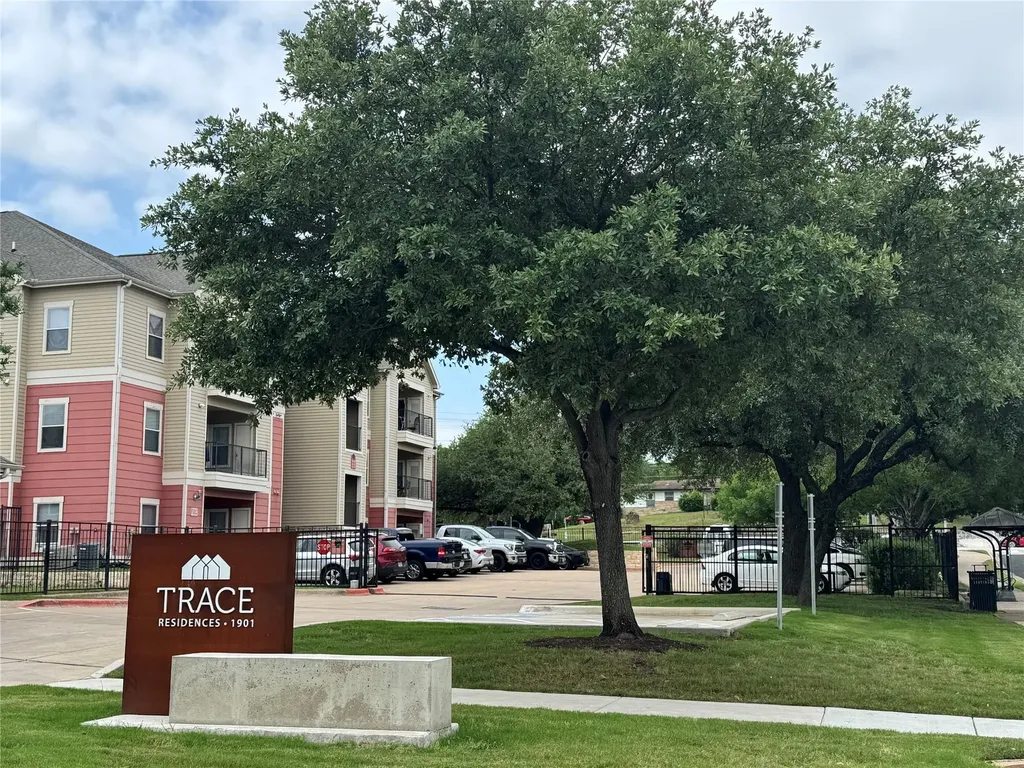 1901 Crossing Place Austin TX 78741