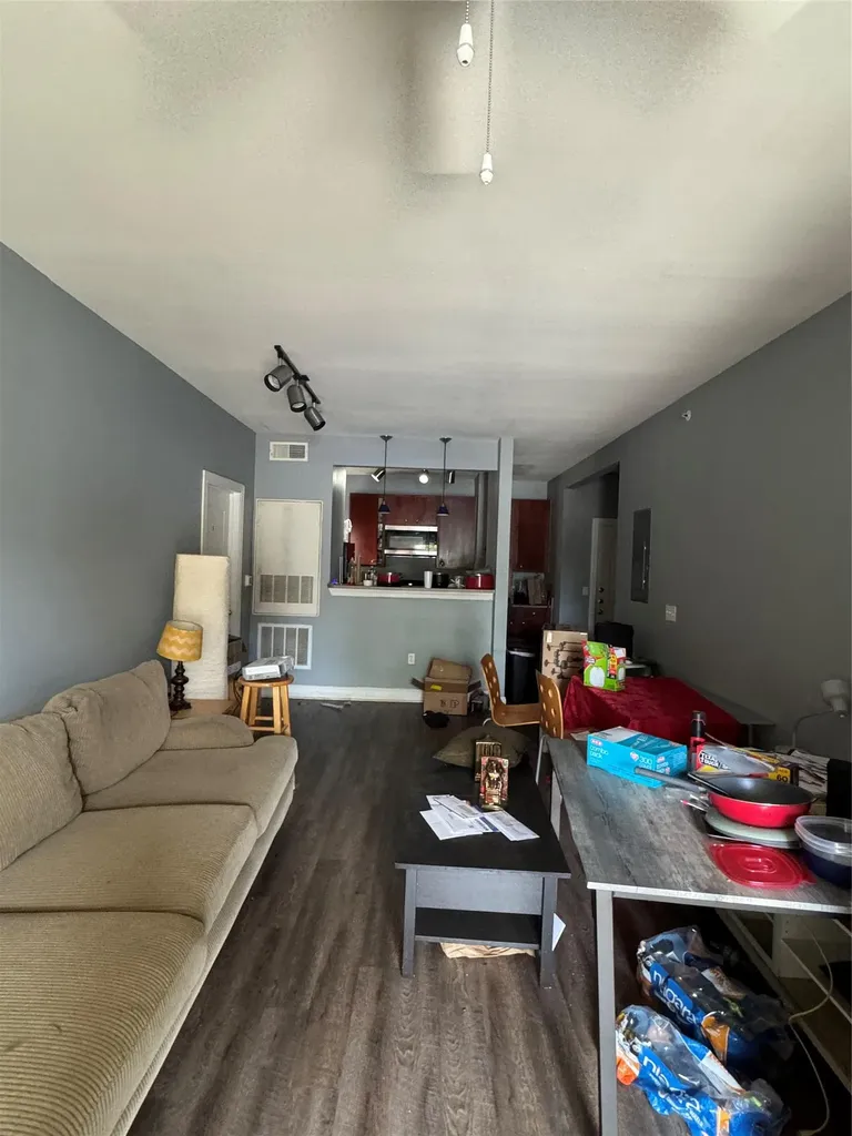 1901 Crossing Place Austin TX 78741